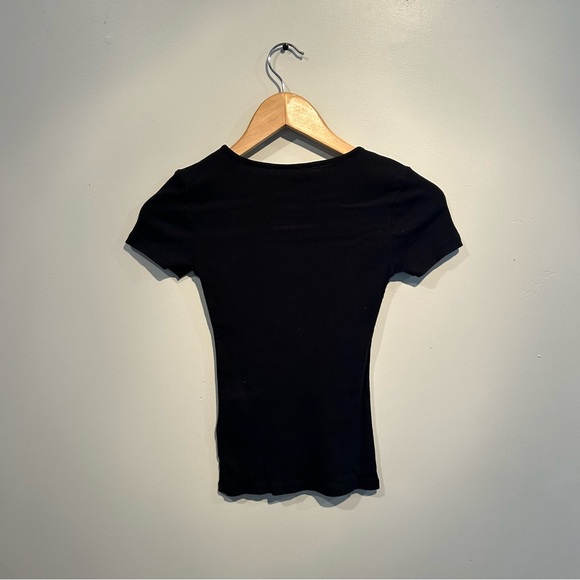 Black H&M tee - Picture 2 of 5